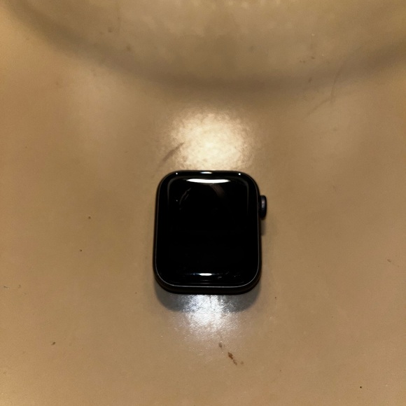 Apple Watch Series 4 40mm Aluminum GPS+Cellular - Picture 5 of 5